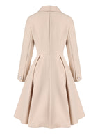 Abrigo estilo años 50 color crema con cuello de solapa