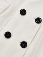 Abrigo blanco años 40 con cuello de piel sintética desmontable. Elegante y clásico