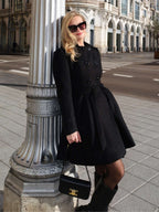 Abrigo de solapa estrecha de color negro sólido de los años 50