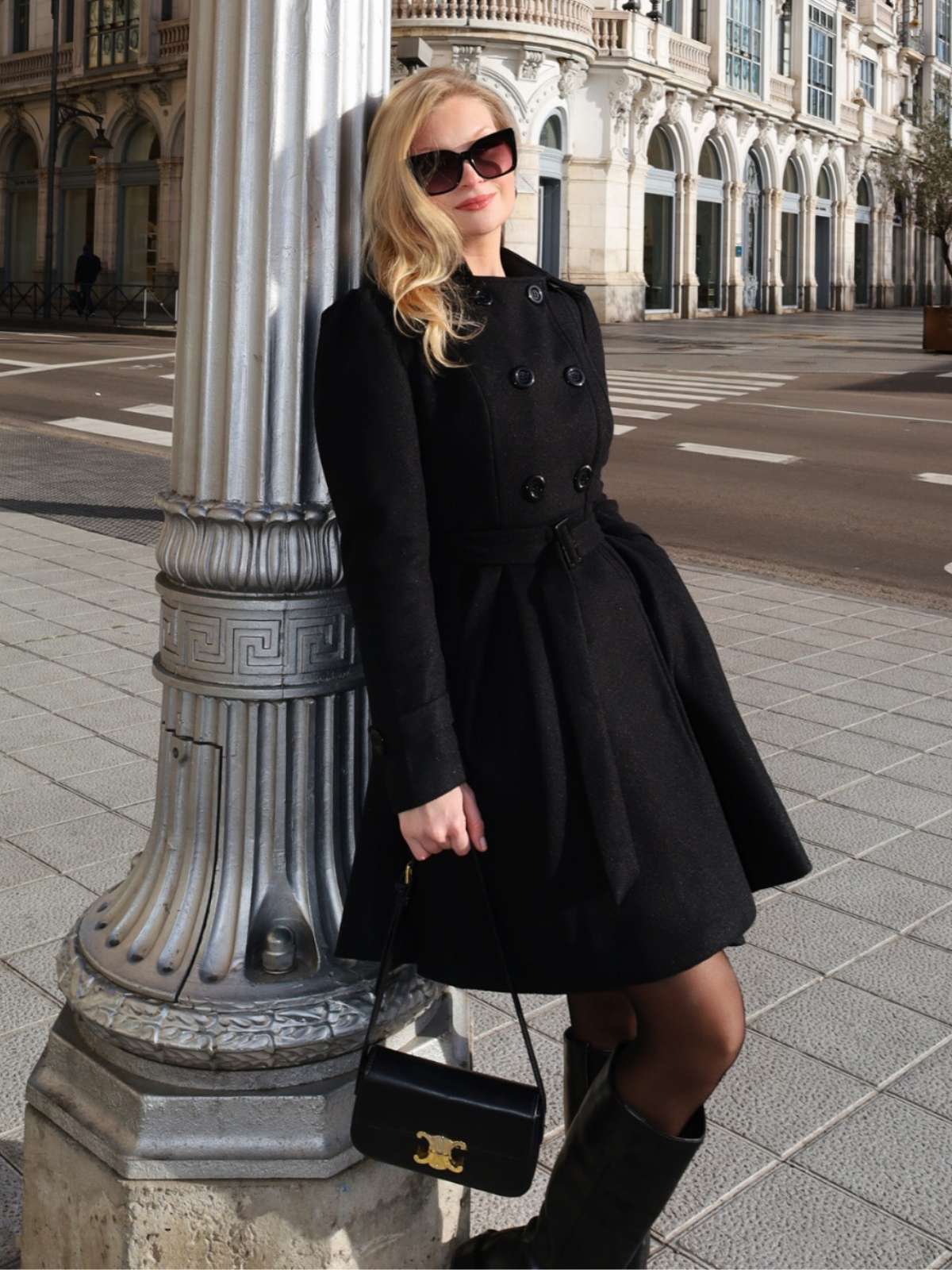 Abrigo de solapa estrecha de color negro sólido de los años 50